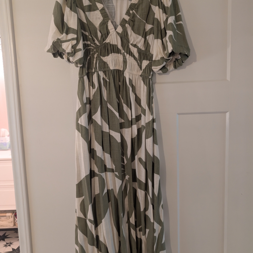 Elegant Green and White Midi Dress